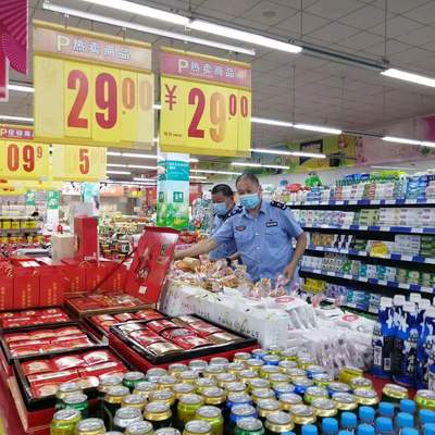 玲瓏鎮(zhèn)開(kāi)展中秋節(jié)前食品安全專(zhuān)項(xiàng)檢查，筑牢群眾飲食安全防線